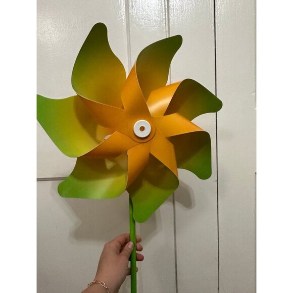 Large yellow and green whirly garden decor - Picture 12 of 12